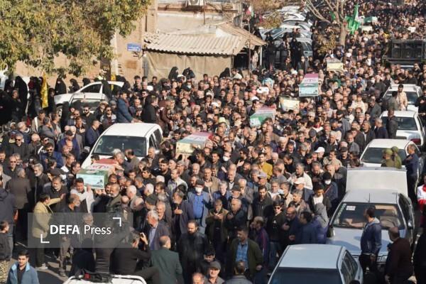 قزوین یکپارچه شور و اشک/ حضور عظیم مردم در بدرقه شهدای گمنام قزوین یکپارچه شور و اشک/ حضور عظیم مردم در بدرقه شهدای گمنام