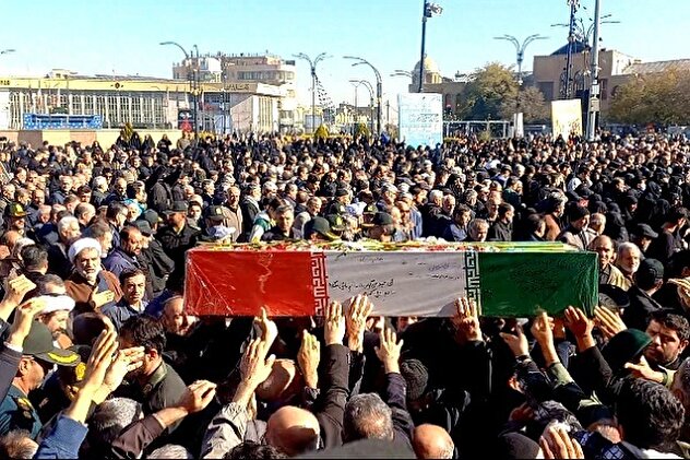 تصاویر/ تشییع شهدای خوش‌نام دوران دفاع مقدس در همدان