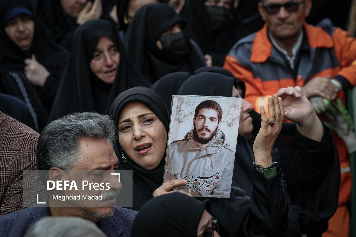 مطالبه شهدا معطل قانون‌گذاری مسئولان