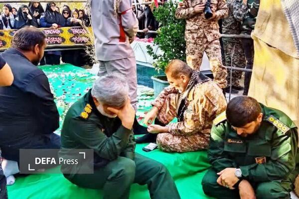 مراسم تدفین شهید ۲۲ ساله گمنام دوران دفاع مقدس در محوطه دادگستری کل قزوین برگزار شد