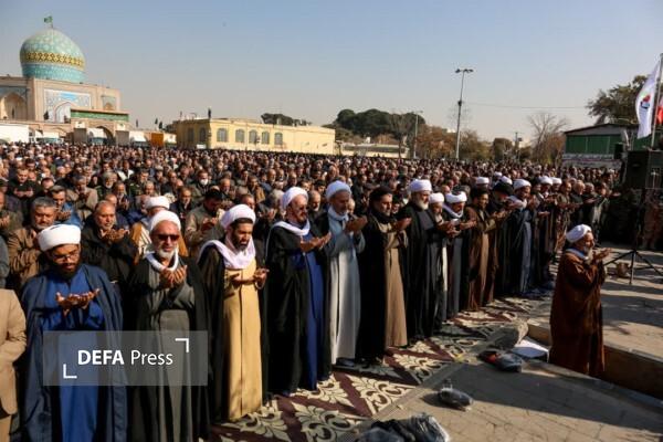 مردم قزوین در جوار شهدای گمنام نماز باران خواندند