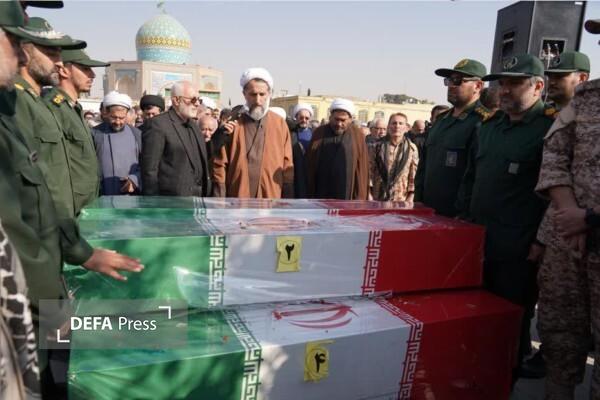 مردم قزوین در جوار شهدای گمنام نماز باران خواندند