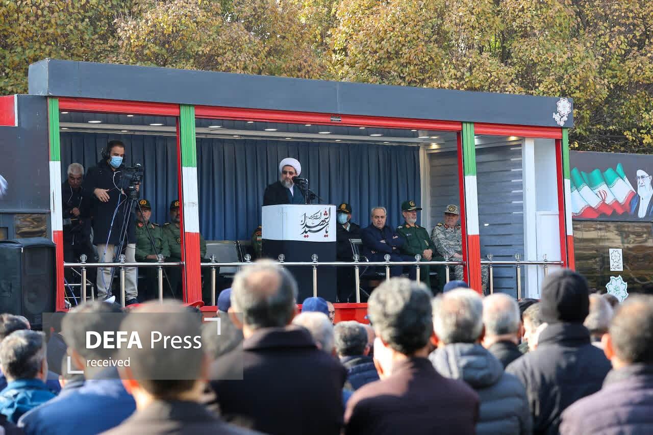 شهدا هیچگاه از قلب مردم ایران بیرون نمیروند شهدا هیچگاه از قلب مردم ایران بیرون نمیروند