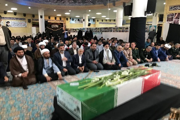 تصاویر/برگزاری مراسم یادواره شهدای سارات سومار و تشییع پیکر مطهر شهید گمنام در ایوان