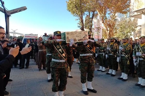 تصاویر/ برگزاری آیین تشییع شهدا و تجدید میثاق کردستانی‌ها با آرمان‌های شهدا