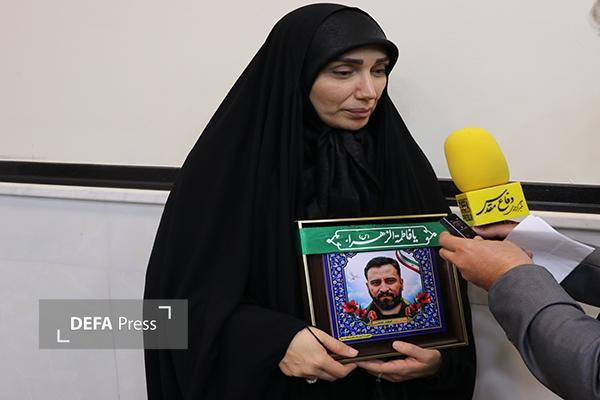 فرزندانم را در مسیر ادامه راه پدر شهیدشان تربیت میکنم فرزندانم را در مسیر ادامه راه پدر شهیدشان تربیت میکنم