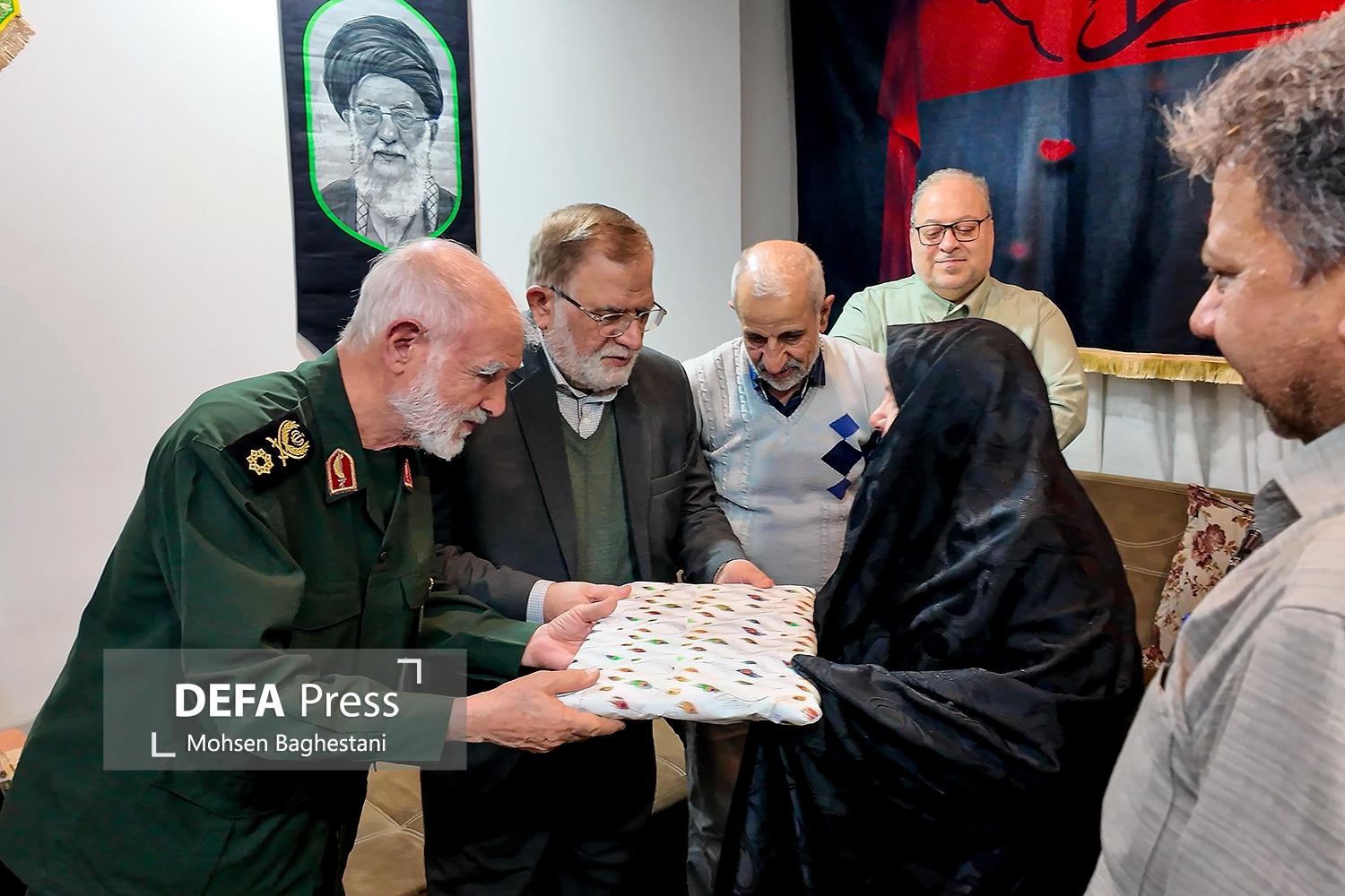 یلدای شهدایی به میزبانی خانواده شهید فرامرزی+ فیلم