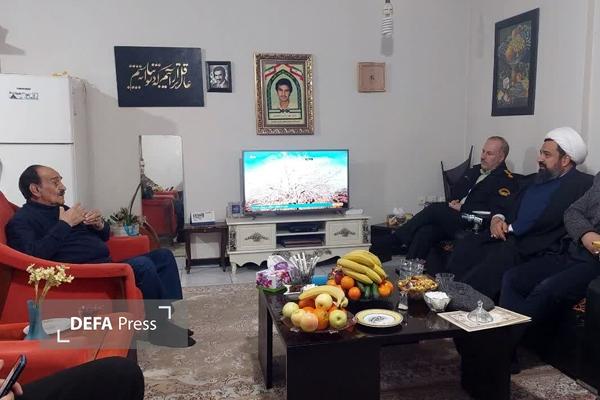 دیدار مسئولان چهارباغ با خانواده شهید رامین افتخاری دیدار مسئولان چهارباغ با خانواده شهید رامین افتخاری