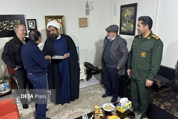 دیدار مسئولان چهارباغ با خانواده شهید رامین افتخاری دیدار مسئولان چهارباغ با خانواده شهید رامین افتخاری