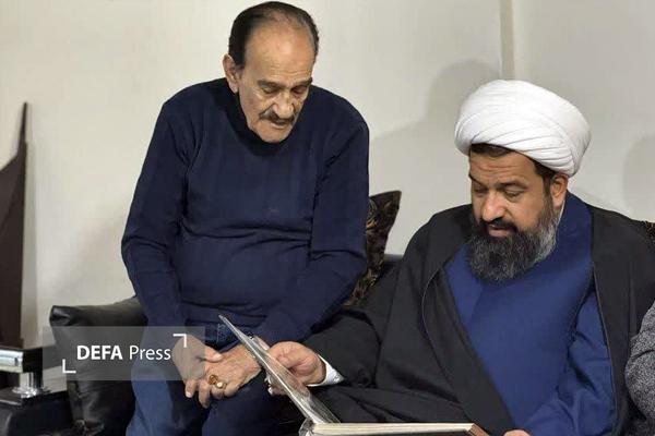 دیدار مسئولان چهارباغ با خانواده شهید رامین افتخاری دیدار مسئولان چهارباغ با خانواده شهید رامین افتخاری