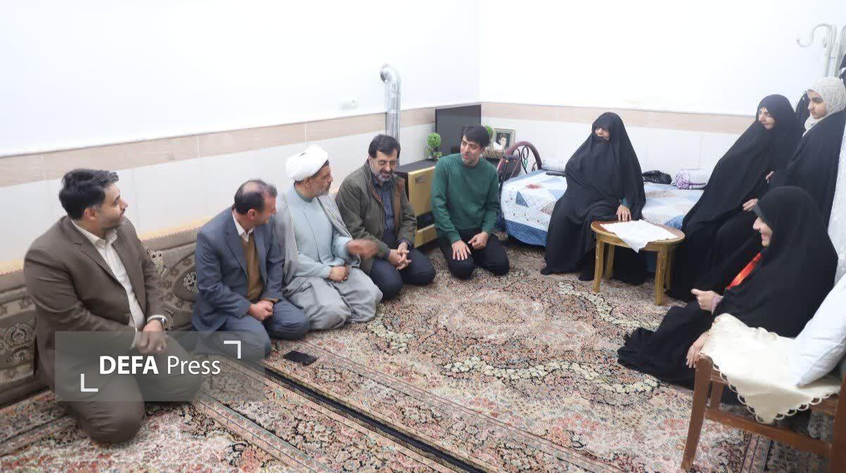 دیدار شب یلدایی مسئولان استان قم با خانوادههای معظم شهدا دیدار شب یلدایی مسئولان استان قم با خانوادههای معظم شهدا