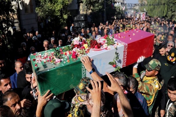 تصاویر/ وداع مردم آهنگر محله با شهید گمنام ۲۳ ساله