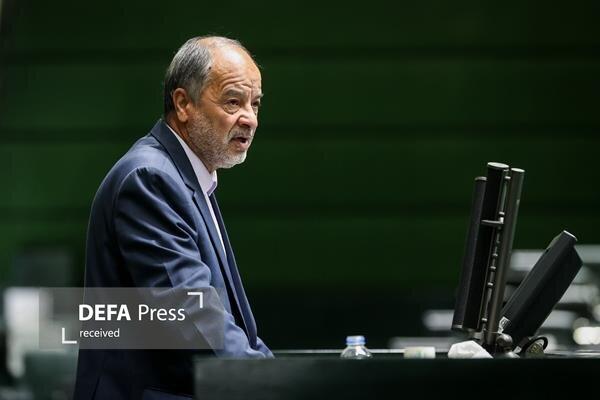 رضازاده: مقابله با «نیمه برهنگی» یک ضرورت است رضازاده: مقابله با «نیمه برهنگی» یک ضرورت است