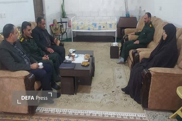 دیدار مسئولین بسیج با خانواده شهید «خلیل شاهدادی» در هفته بسیج