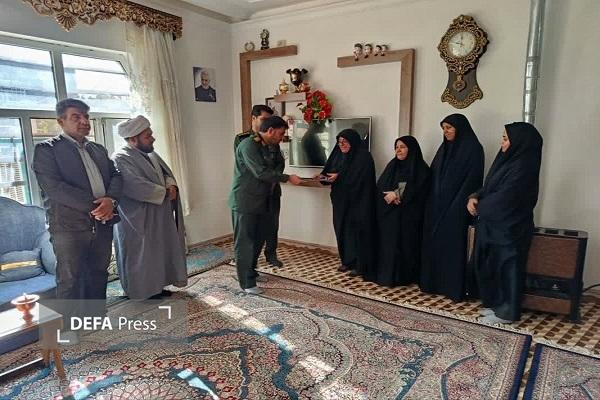 تکریم خانواده شهید «حسن روح‌الامینی» در کوهبنان صورت گرفت