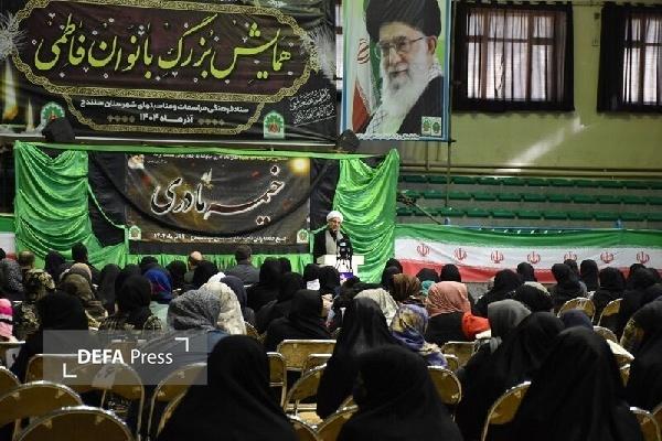 بانوان نقش خود را برای ارتقای فرهنگ و پیشبرد جامعه اسلامی تقویت کنند