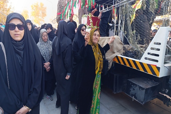 فیلم/ انعکاس جلوه‌هایی دیگر از مراسم تشییع پیکر پاک سه شهید گمنام در سنندج