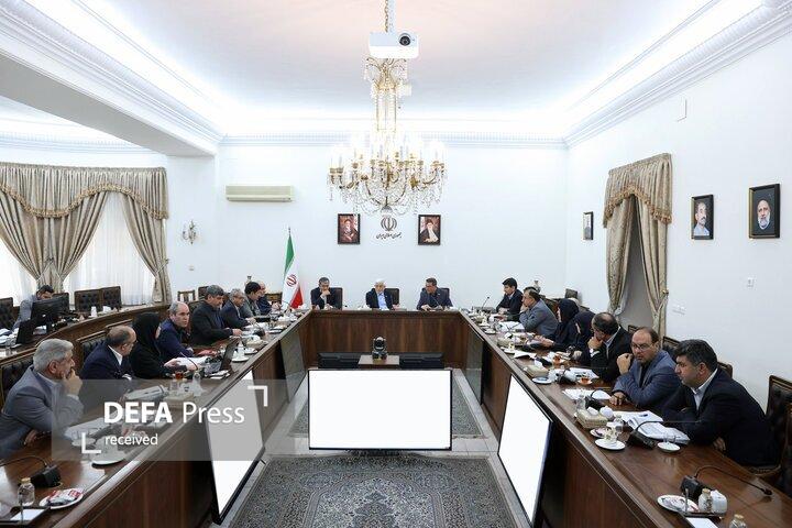 عارف: بخش اعظم بودجه دستگاه‌های دولتی صرف امور جاری می‌شود