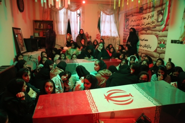 تصاویر/ وداع دانش آموزان با شهدای گمنام در یاسوج