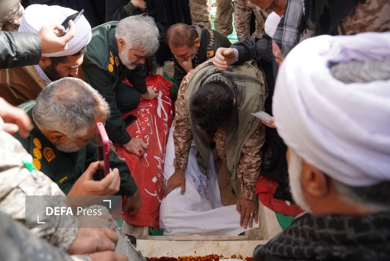 مراسم تدفین پیکر شهید گمنام در باغستان جهاد کشاورزی قزوین برگزار شد مراسم تدفین پیکر شهید گمنام در باغستان جهاد کشاورزی قزوین برگزار شد