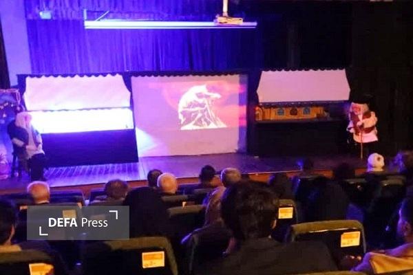 نمایش میکرو تئاتر «آخرین راوی» با حضور نماینده ولی فقیه در استان مازندران نمایش میکرو تئاتر «آخرین راوی» با حضور نماینده ولی فقیه در استان مازندران