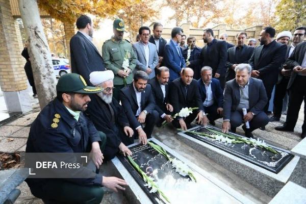 ادای احترام استاندار همدان به مقام شامخ شهدای نهاوند + تصاویر ادای احترام استاندار همدان به مقام شامخ شهدای نهاوند + تصاویر