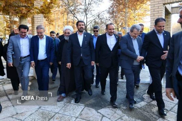 ادای احترام استاندار همدان به مقام شامخ شهدای نهاوند + تصاویر ادای احترام استاندار همدان به مقام شامخ شهدای نهاوند + تصاویر