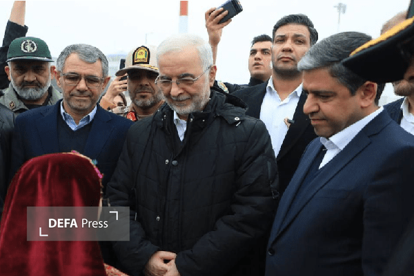 ادای احترام وزیر کشور به شهدای استان اردبیل ادای احترام وزیر کشور به شهدای استان اردبیل