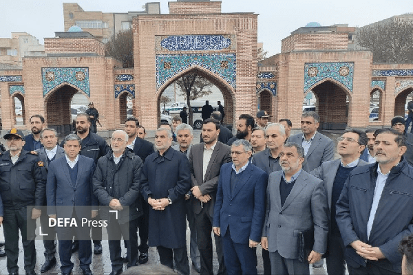 ادای احترام وزیر کشور به شهدای استان اردبیل ادای احترام وزیر کشور به شهدای استان اردبیل