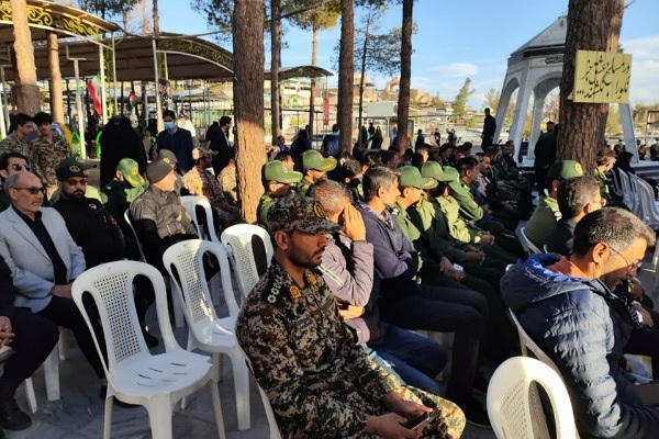 بسیجیان در مسیر شهدا؛ غبارروبی مزار شهدای بیرجند به مناسبت هفته بسیج