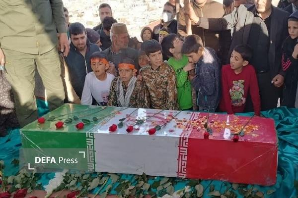 شهید گمنام عملیات «والفجر ۶» مهمان مردم چنار شد شهید گمنام عملیات «والفجر ۶» مهمان مردم چنار شد