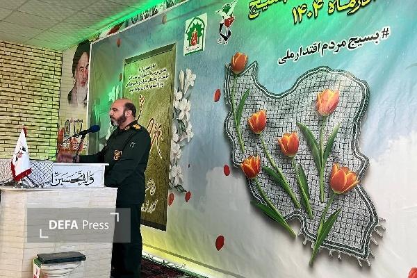 شهدا چراغ راه انقلاب اسلامی هستند و یادشان باید همواره زنده بماند