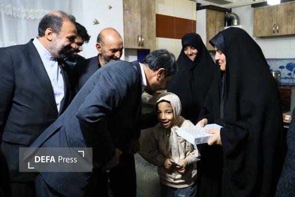 دیدار استاندار همدان با خانواده شهید «محمد سهرابی» در نهاوند + تصاویر