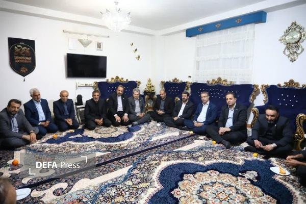 دیدار استاندار همدان با خانواده شهید «محمد سهرابی» در نهاوند + تصاویر