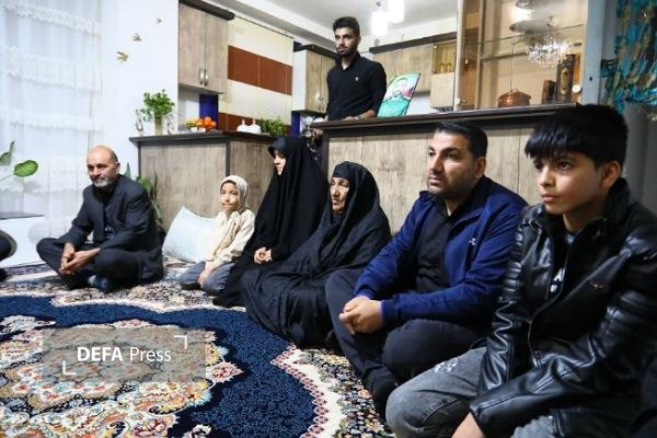 دیدار استاندار همدان با خانواده شهید «محمد سهرابی» در نهاوند + تصاویر