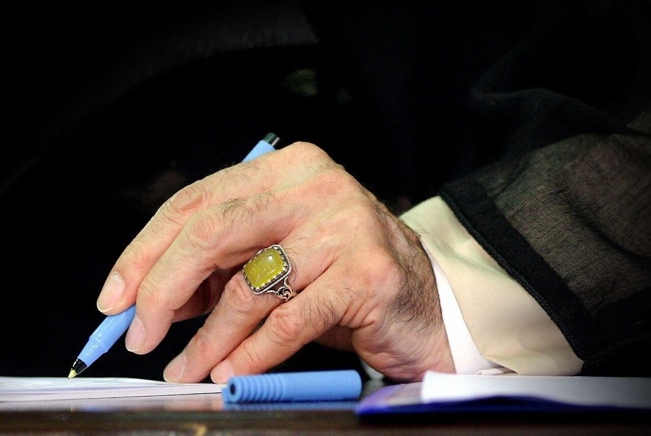 پاسخ امام خامنهای به نامه نوه سردار حاجی زاده پاسخ امام خامنهای به نامه نوه سردار حاجی زاده