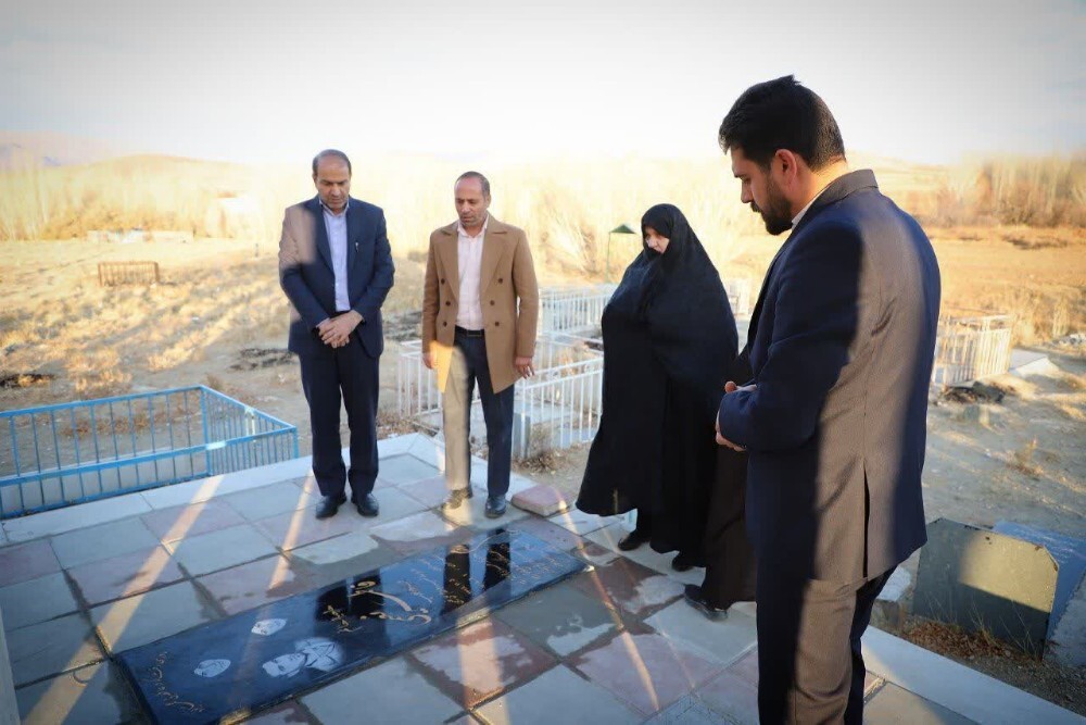 بازدید مدیرکل بنیاد شهید و امور ایثارگران استان مرکزی از روند ساماندهی گلزار شهدای روستای گل زرد بازدید مدیرکل بنیاد شهید و امور ایثارگران استان مرکزی از روند ساماندهی گلزار شهدای روستای گل زرد