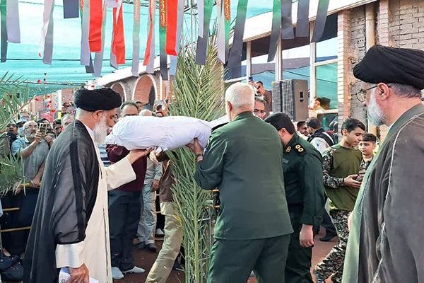 فیلم/ تشییع و تدفین شهید گمنام در مصلی مهدیه اهواز