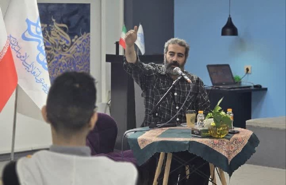 تأکید هنرمندان و پژوهشگران بر ضرورت احیای جریان‌های فرهنگی و پاسداشت زبان فارسی در اراک