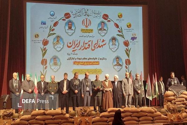 خانواده‌های شهدا و ایثارگران صنعت آب و برق استان یزد تکریم شدند