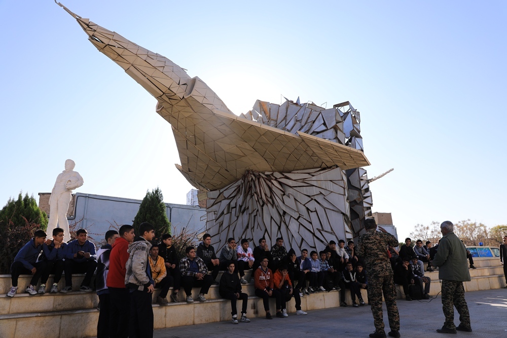 تصاویر/ بازدید دآنش آموزان شیرازی از موزه دفاع مقدس استان