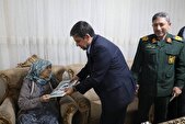 تجلیل استاندار و فرمانده سپاه اردبیل از مادر شهید والامقام «احمد غلامی»