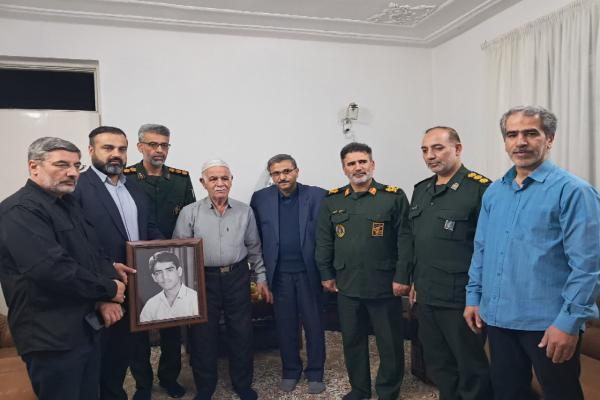 دیدار و تجلیل فرمانده سپاه حضرت جوادالائمه (ع) خراسان شمالی از خانواده شهدا+ تصاویر