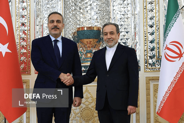 عراقچی از هاکان فیدان استقبال کرد عراقچی از هاکان فیدان استقبال کرد