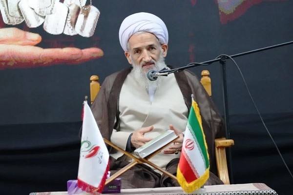 تجلیل از شهید، نشانه زنده بودن روح ایثار در ملت است