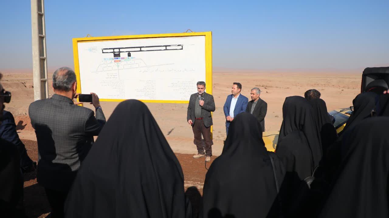 تصاویر/ بازدید اصحاب رسانه از پروژه در حال احداث فرودگاه قم