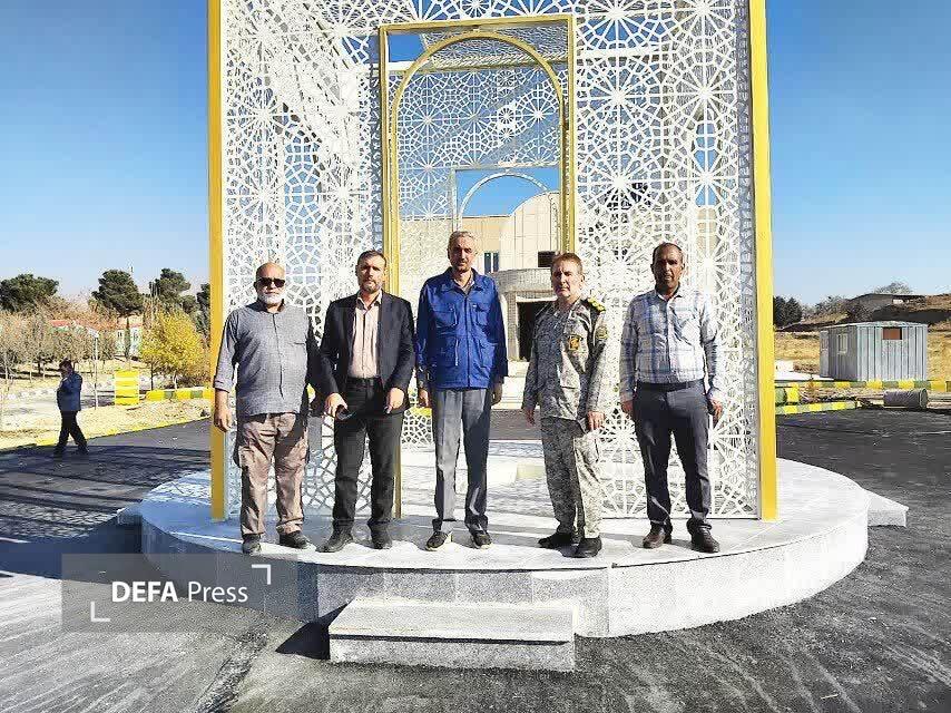 بازدید سرهنگ پاسدار امیری مقدم از یادمان شهید گمنام اردوگاه یانس‌آباد آبیک