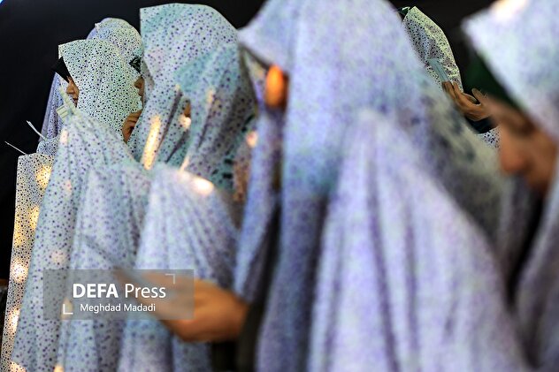 نماز عید سعید فطر در امامزاده پنج تن لویزان