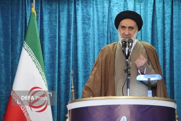 امام جمعه شهرکرد: انسجام ملی پاسخ ایران به فشار‌ها و توطئه‌های دشمنان است