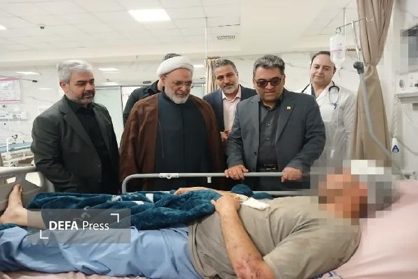  عیادت رئیس‌کل دادگستری استان سمنان از مجروحان حادثه تروریستی حمله دشمنان به مناطقی ازشهرهای سمنان و مهدیشهر